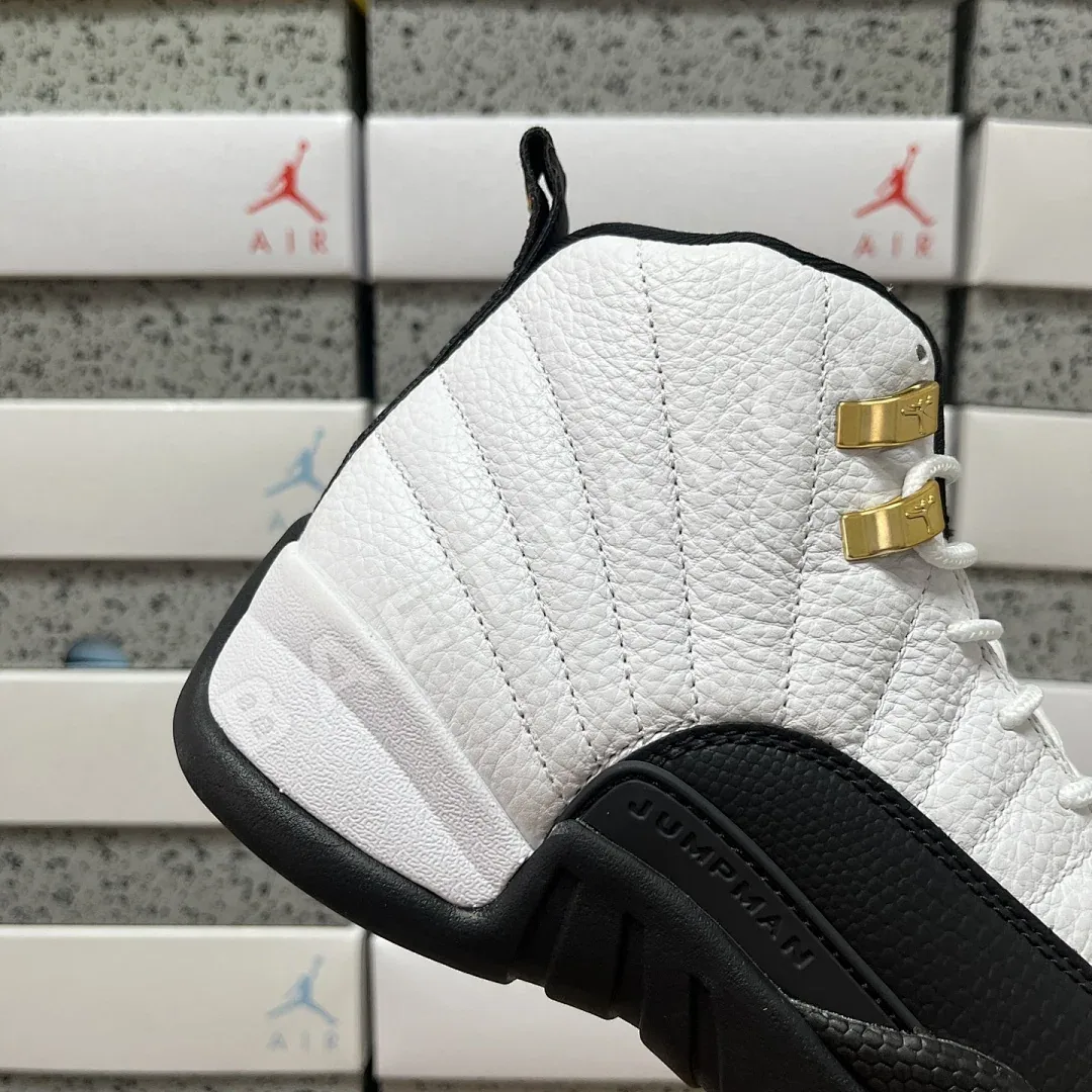 나이키 [GX] 조던 12 레트로 블랙 화이트 골드 CT8013-117 201349 Nike Jordan 12 Retro Taxi 상세 이미지 8