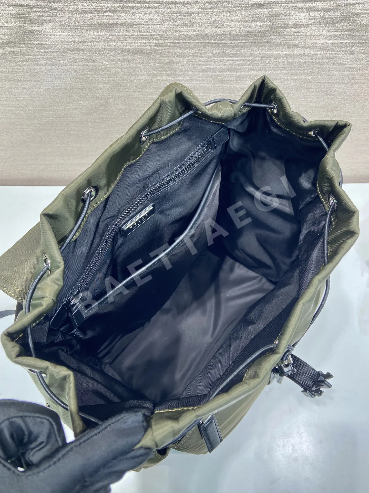 프라다 Explore 멀티포켓 백팩 2VZ118 상세 이미지 8