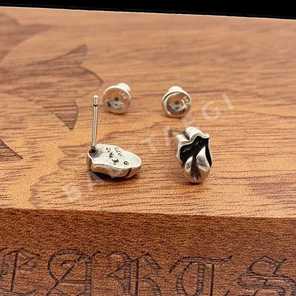 크롬하츠 엠보스 크로스 귀걸이 124642
