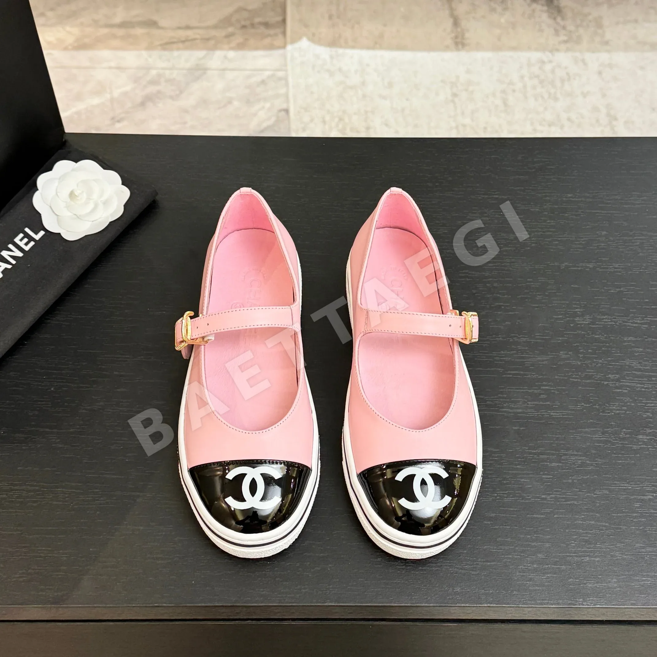 샤넬 레이스업 플랫 신발 98823