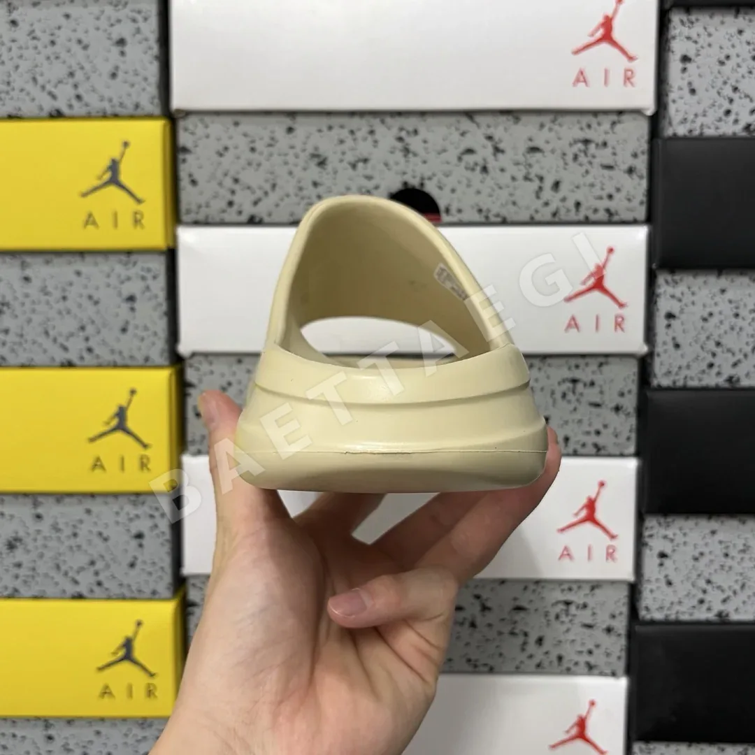아디다스 [LW] 이지 슬라이드 FW6345 200619 Adidas Yeezy Slide Bone 상세 이미지 8