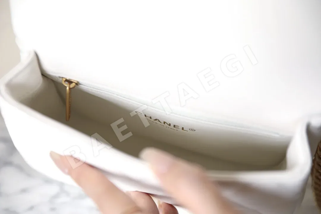 샤넬 미디움 플랩백 화이트 카프스킨 가방 상세 이미지 8