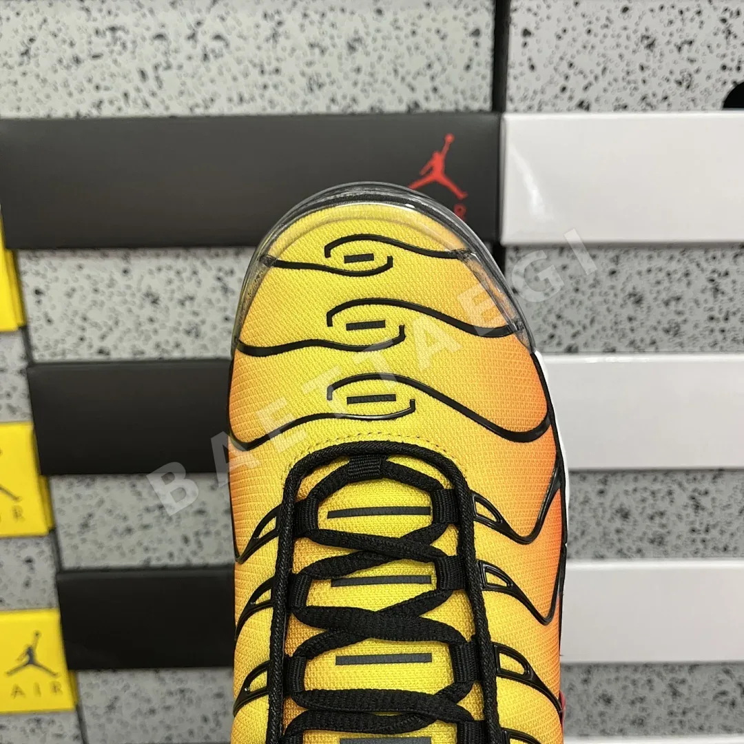 나이키 [DF] 에어 맥스 플러스 블랙 오렌지 옐로우 HF0552-001 201072 Nike Air Max Plus Sunset 상세 이미지 7