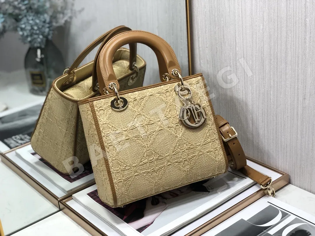 디올 라피아 다이아몬드 패턴 여성용 숄더백 상세 이미지 2
