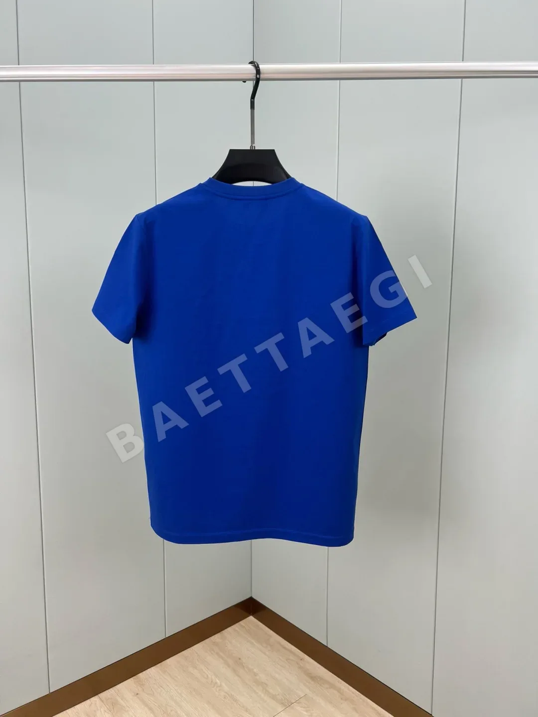 베르사체 크리스탈 메두사 장식 반팔 티셔츠 상세 이미지 2