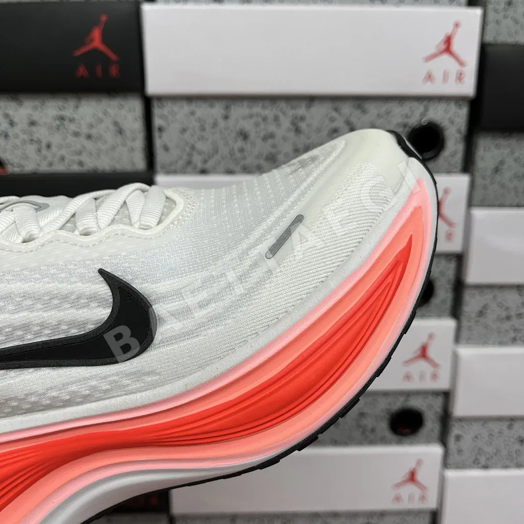 나이키 줌 보메로 18 IH3251-100 201118 Nike Zoom Vomero 18 상세 이미지 7