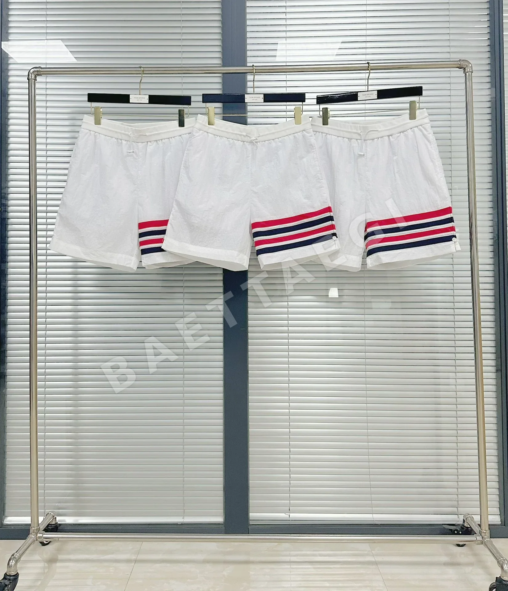 톰브라운 4바 스트라이프 나일론 남성 반바지 46711