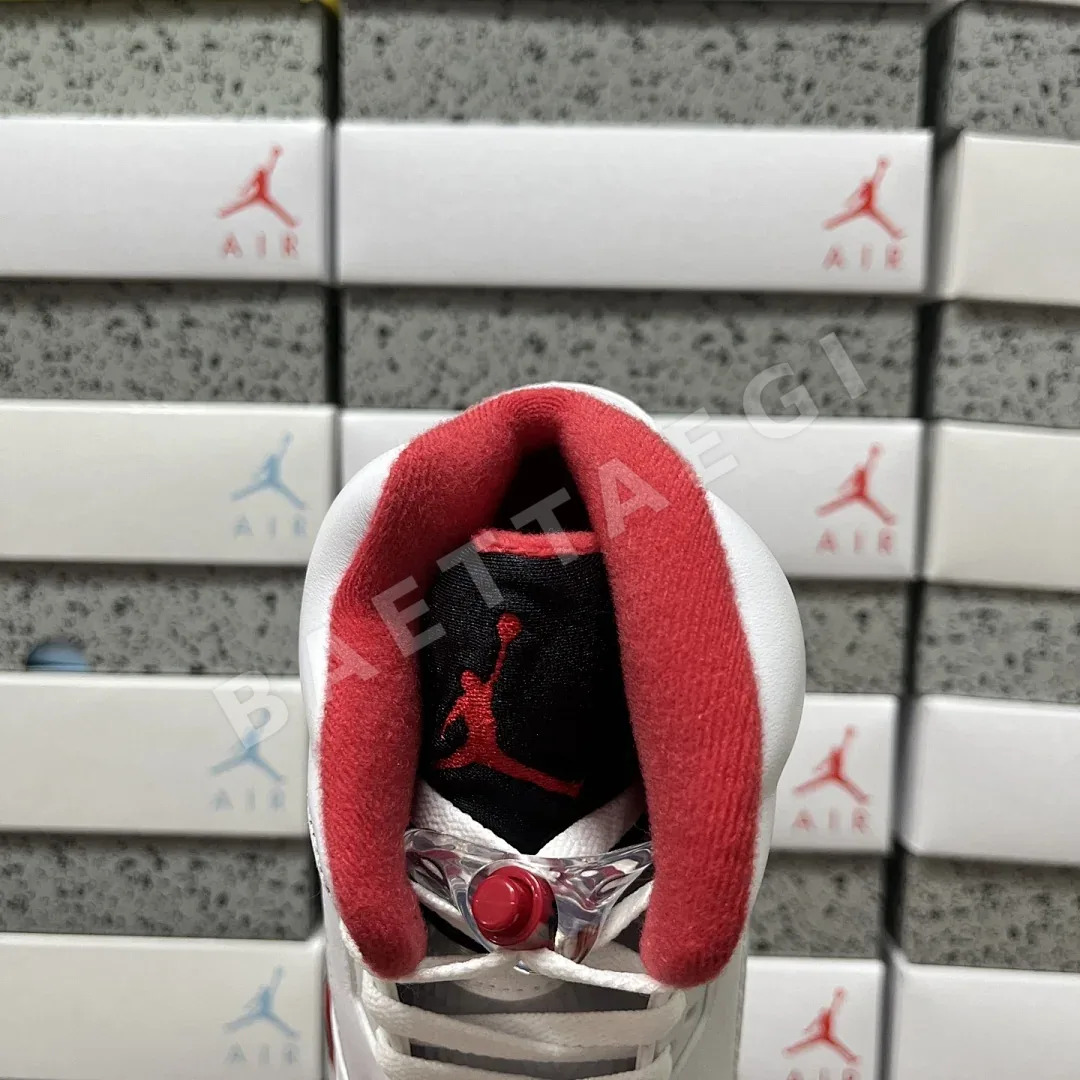 나이키 [GX] 조던 5 레트로 HQ7978-101 201351 Nike Jordan 5 Retro Fire Red Black Tongue 상세 이미지 5