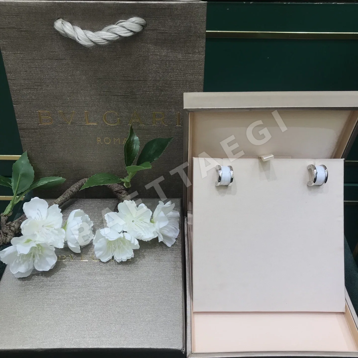 불가리 세라믹 스터드 귀걸이 64319