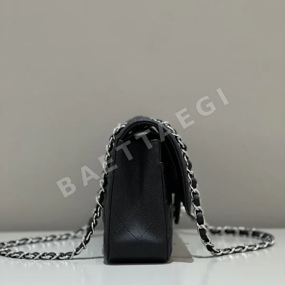 샤넬 클래식 플랩백 가방 블랙 은장 캐비어 상세 이미지 3