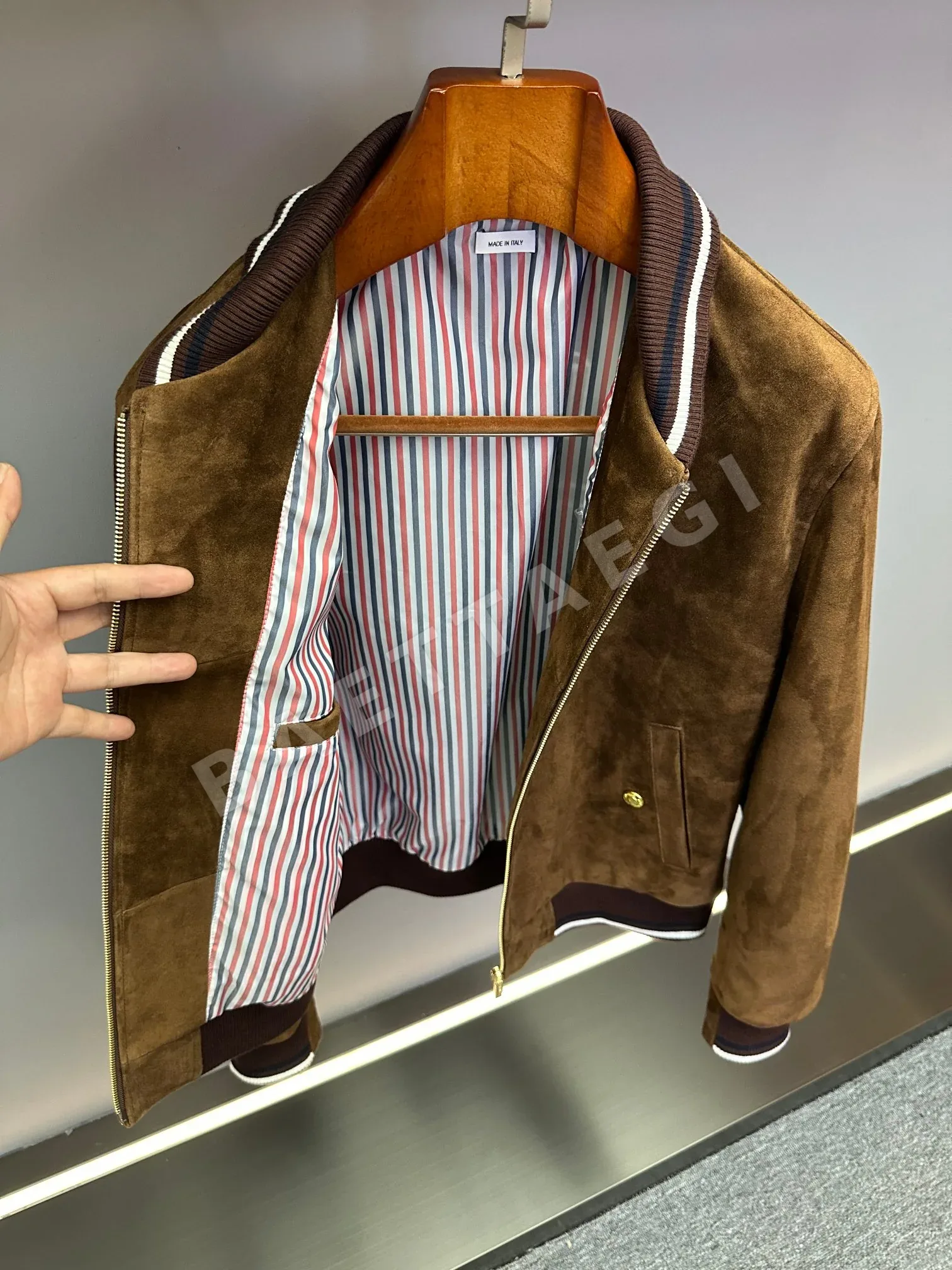 톰브라운 레트로 스웨이드 램스킨 남성 자켓 상세 이미지 3