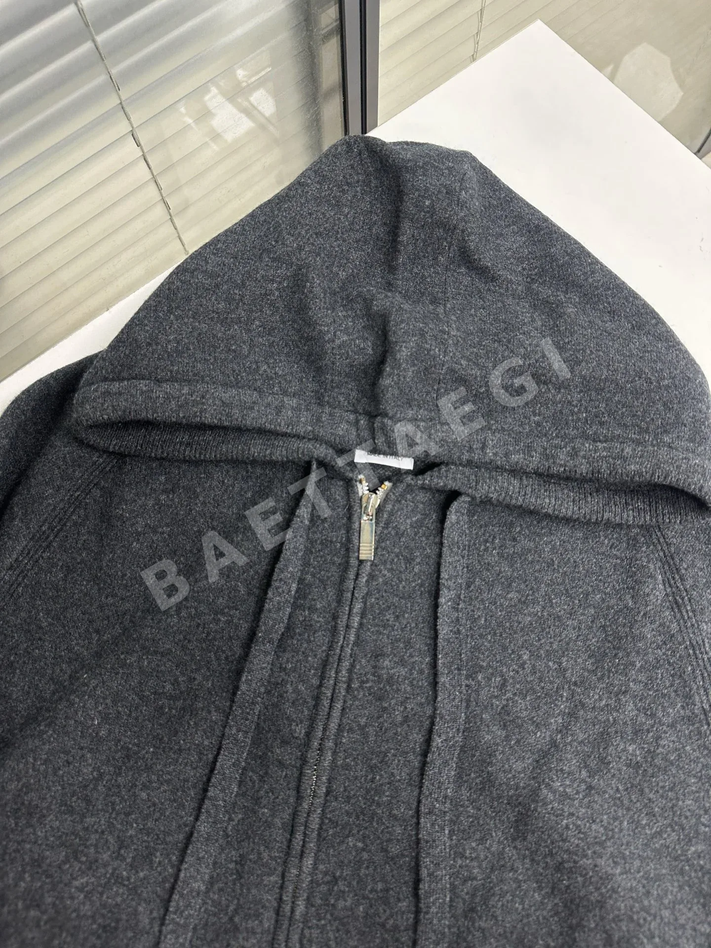톰브라운 클래식 울 후드 자켓 WT284229 상세 이미지 6