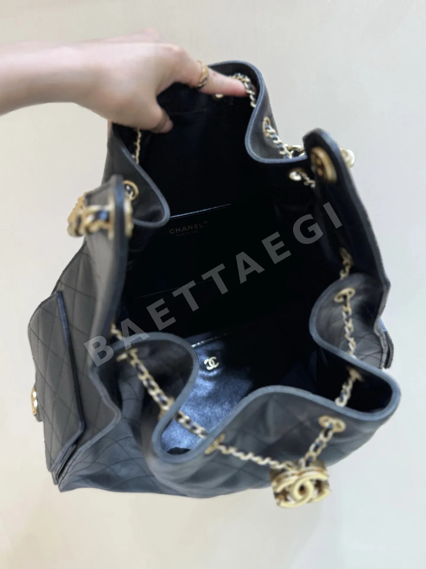 샤넬 25S 리치 스킨 블랙 대형 가방 AS5553 상세 이미지 9