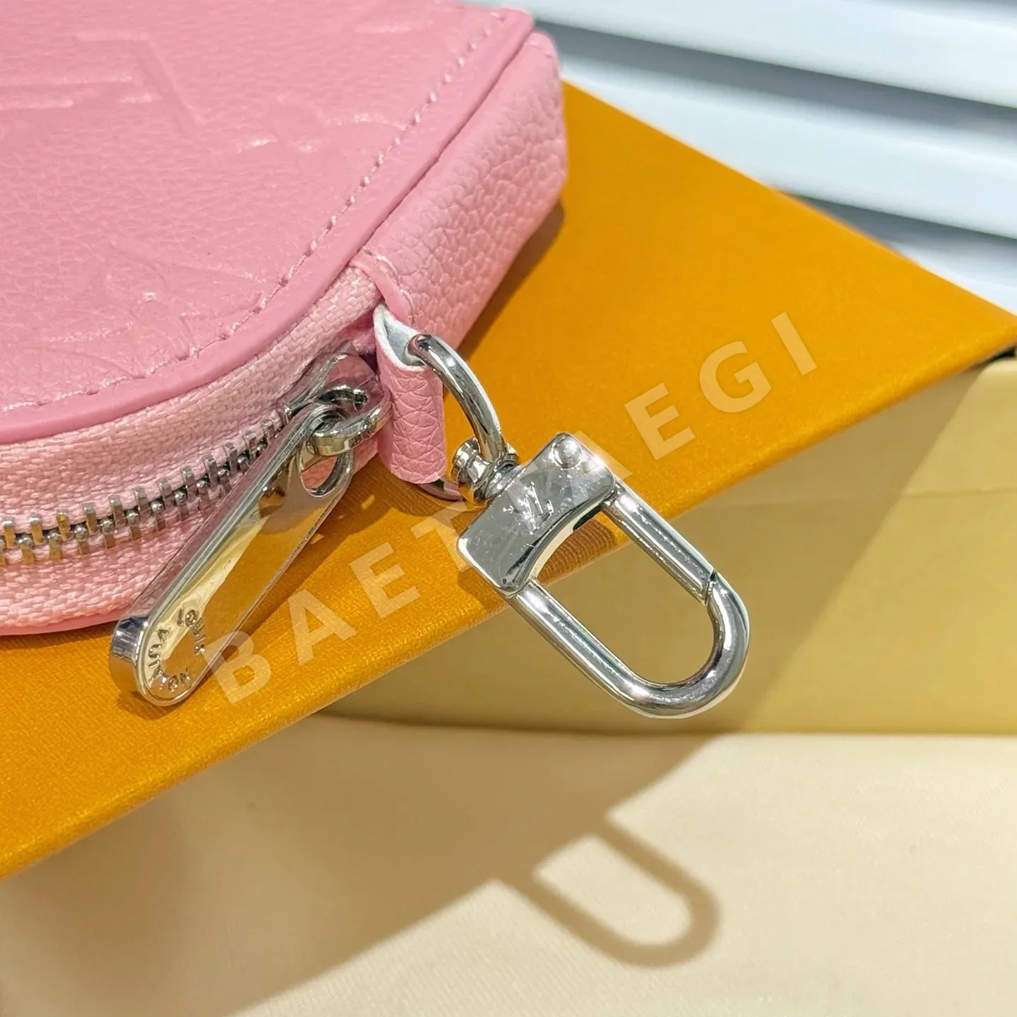 루이비통 LV 루이베어 하트 키링 상세 이미지 7