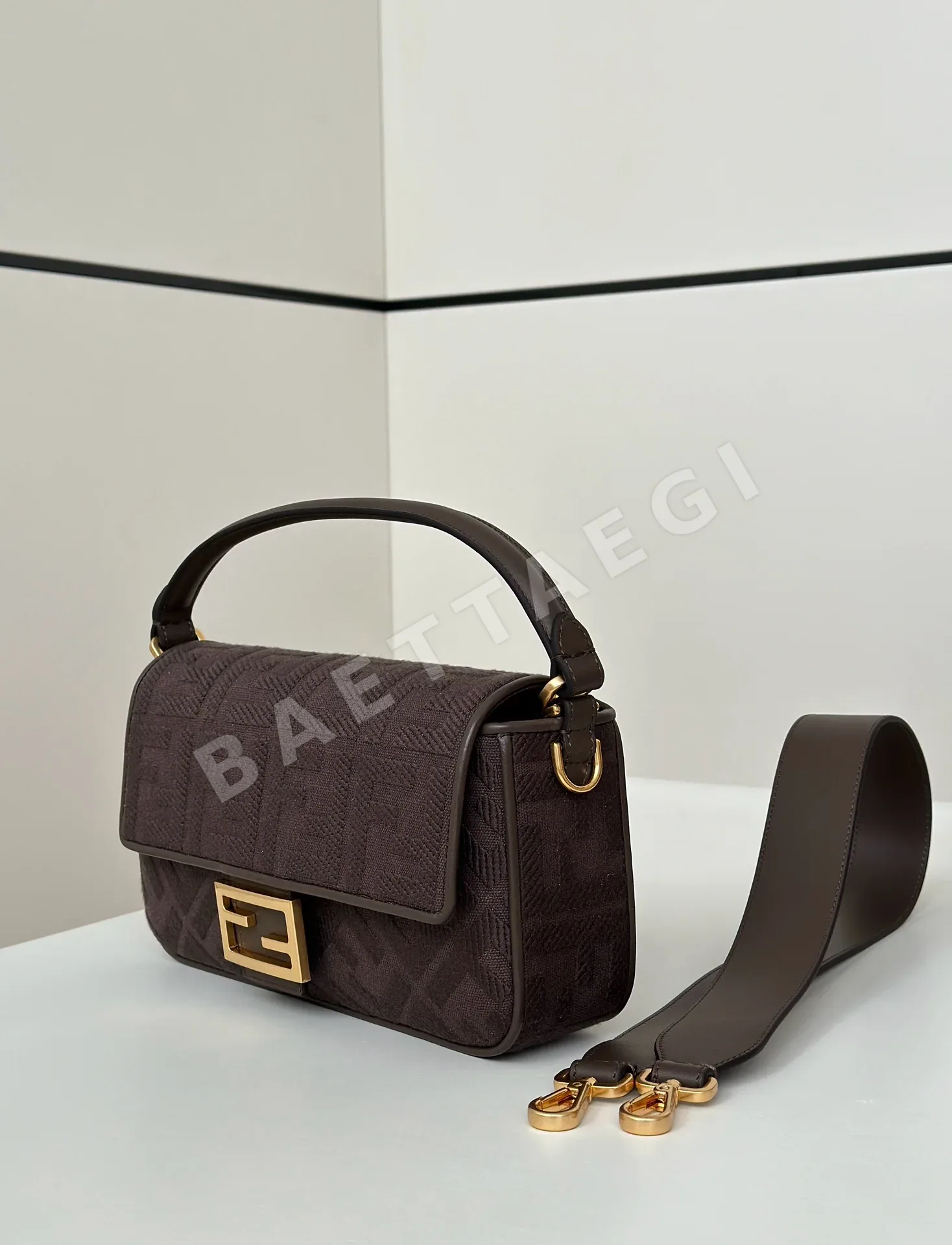 펜디 이중 3D 자수 캔버스 숄더백 0159 A0159 A 상세 이미지 2