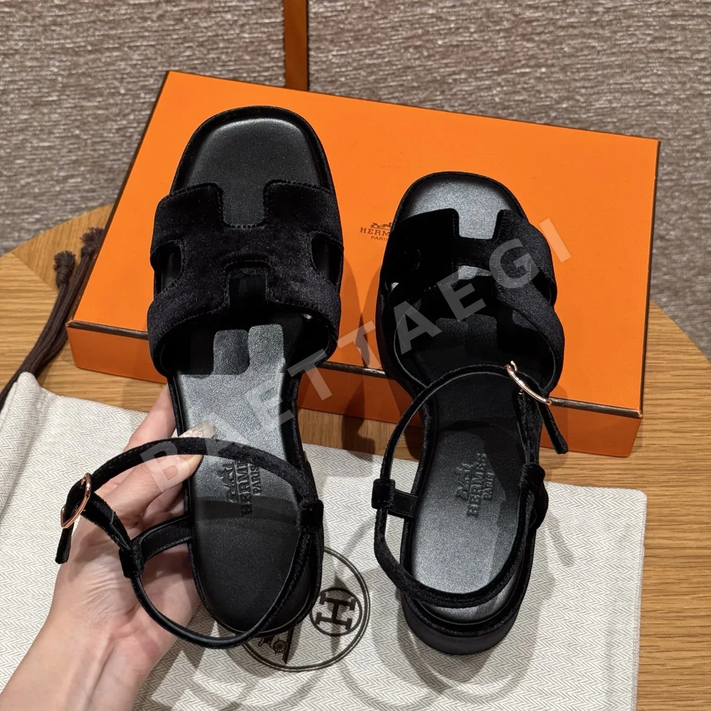 에르메스 잼30 샌들 블랙 스웨이드 상세 이미지 4