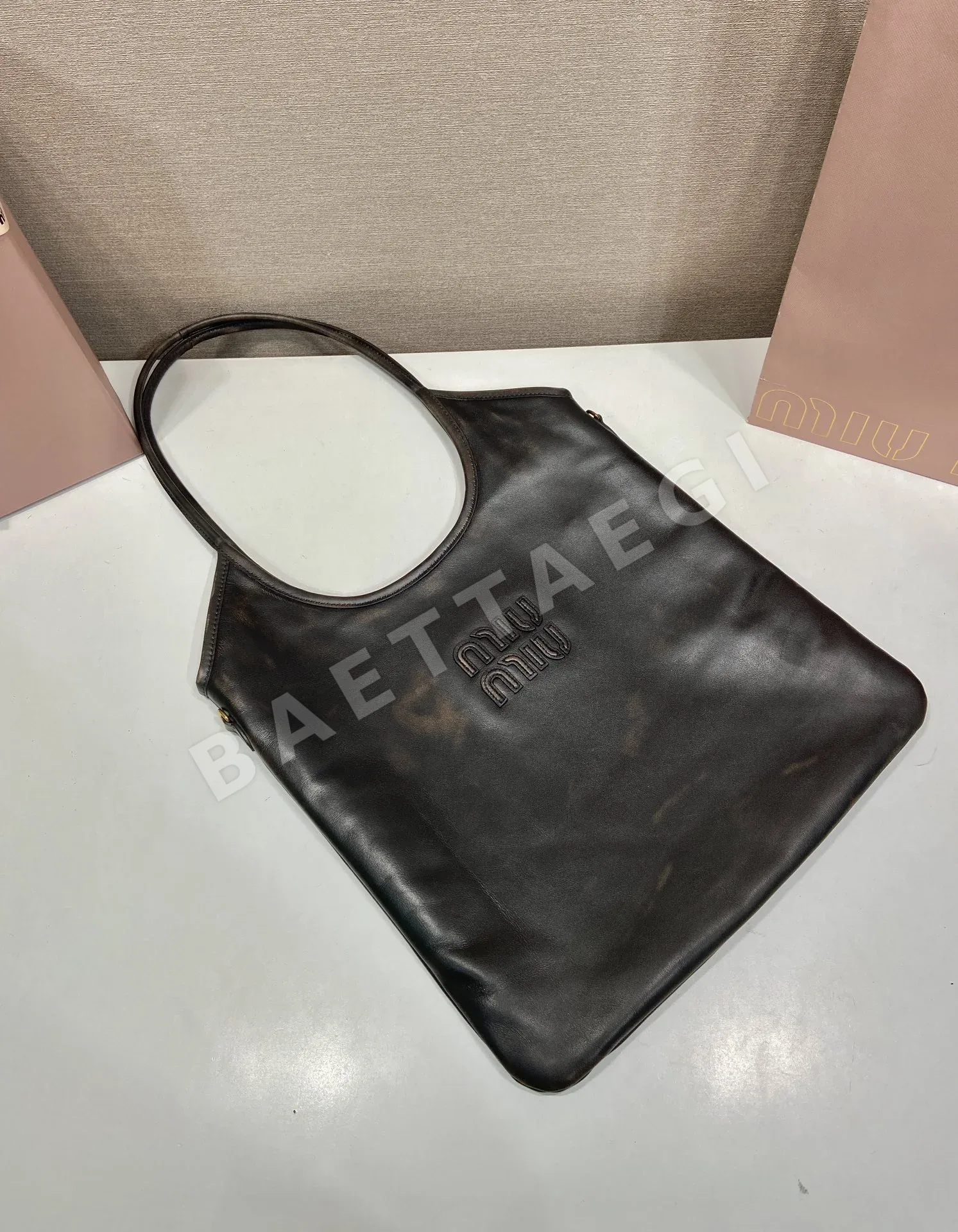 미우미우 라지 빈티지 램스킨 가죽 핸드백 5BA231 상세 이미지 3
