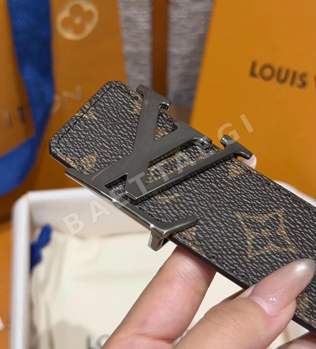 루이비통 이니셜 40mm 리버서블 벨트 상세 이미지 7