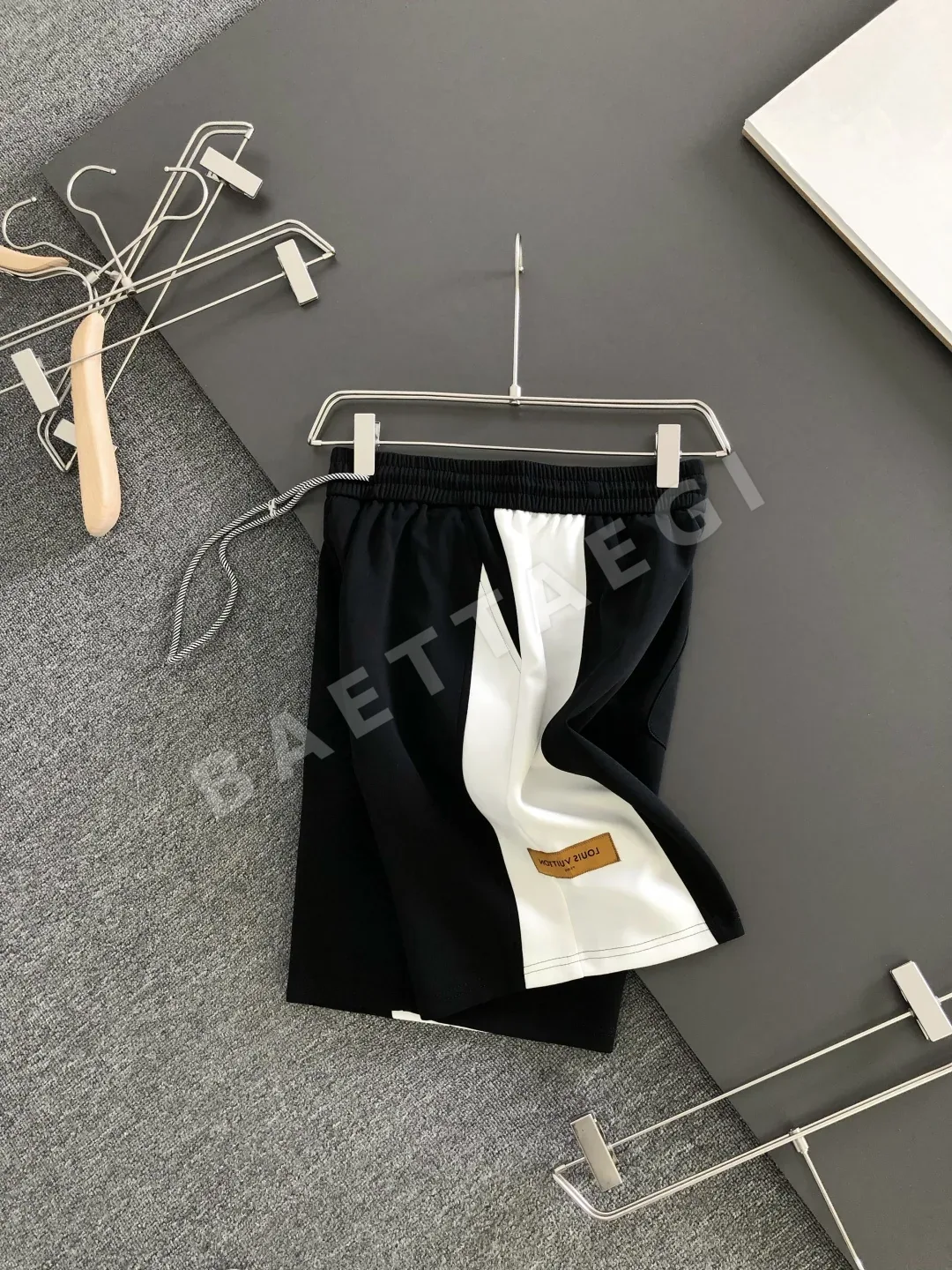 루이비통 남성 자수 반바지 상세 이미지 2