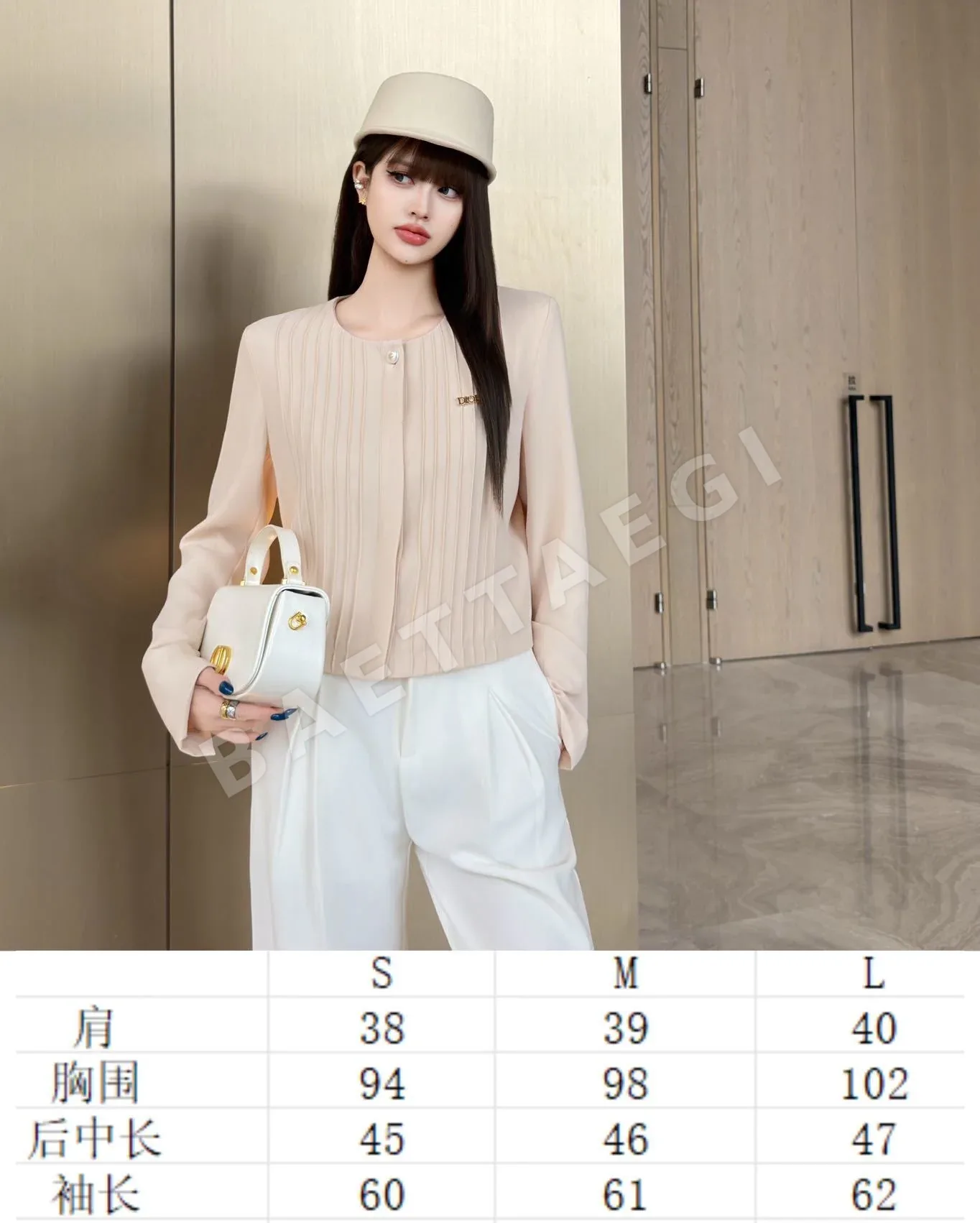 디올 레터 메탈 플리츠 크루넥 여성 자켓 상세 이미지 2