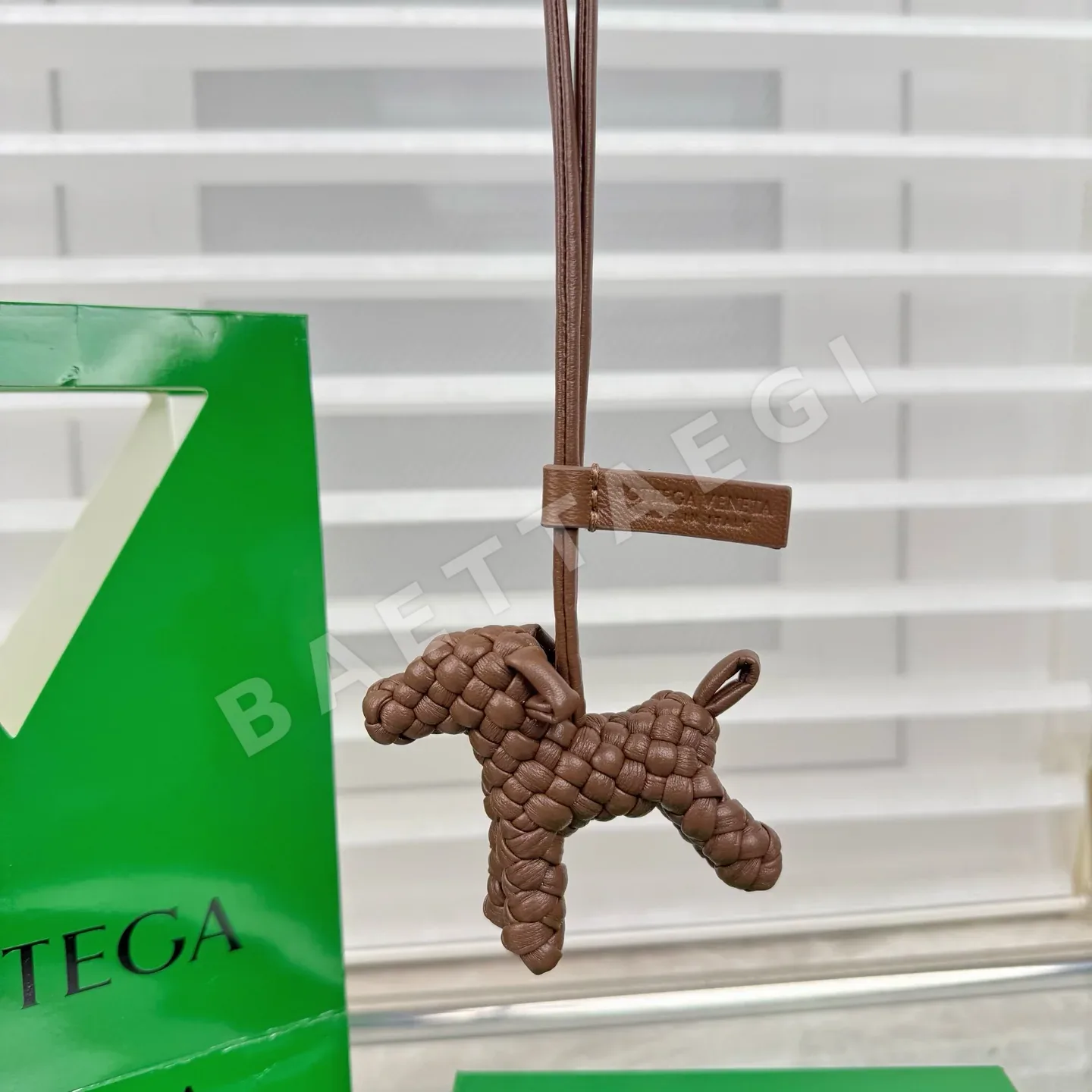 보테가베네타 퍼피 위빙 램스킨 키링 상세 이미지 5