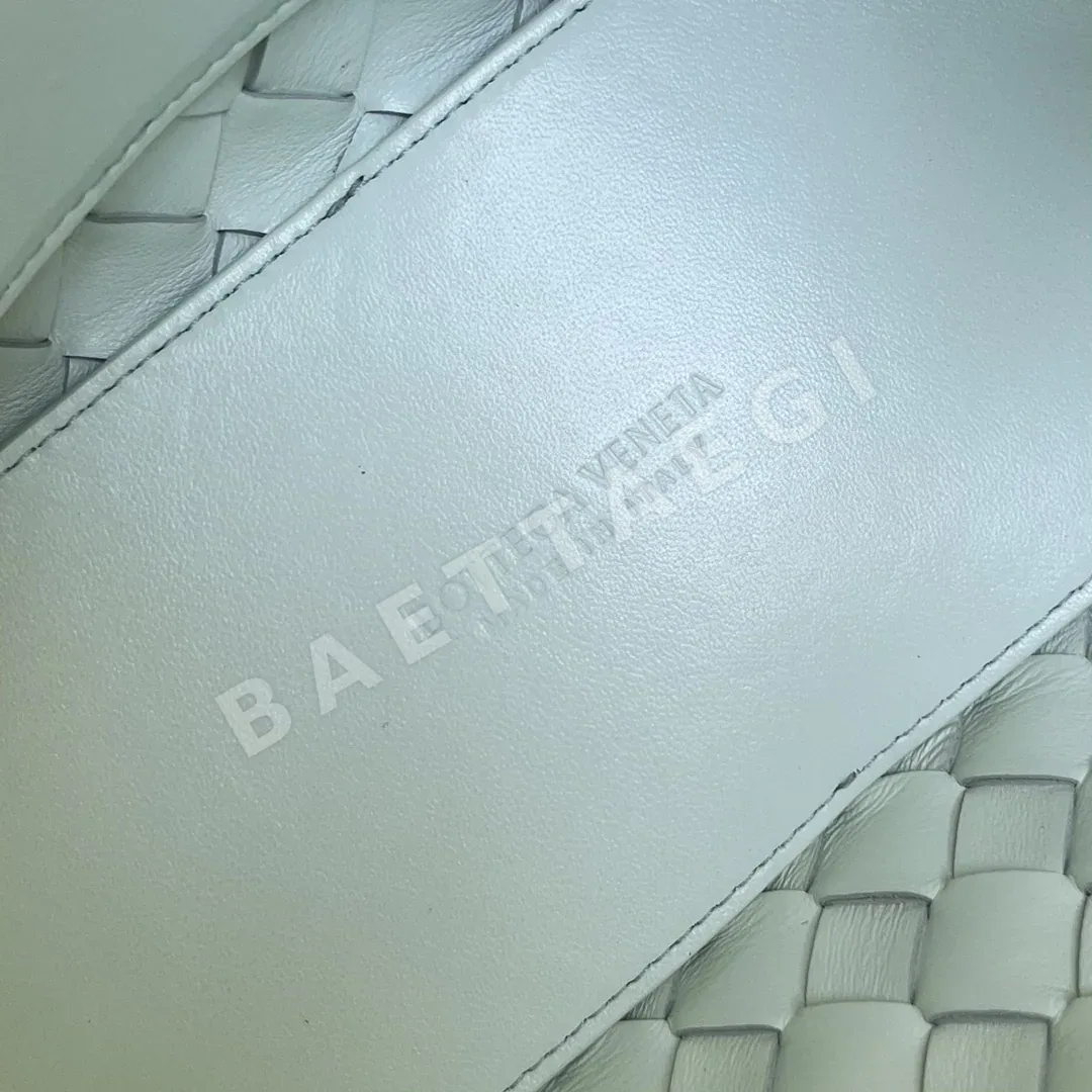 보테가베네타 안디어모 나파 램스킨 숄더백 상세 이미지 9
