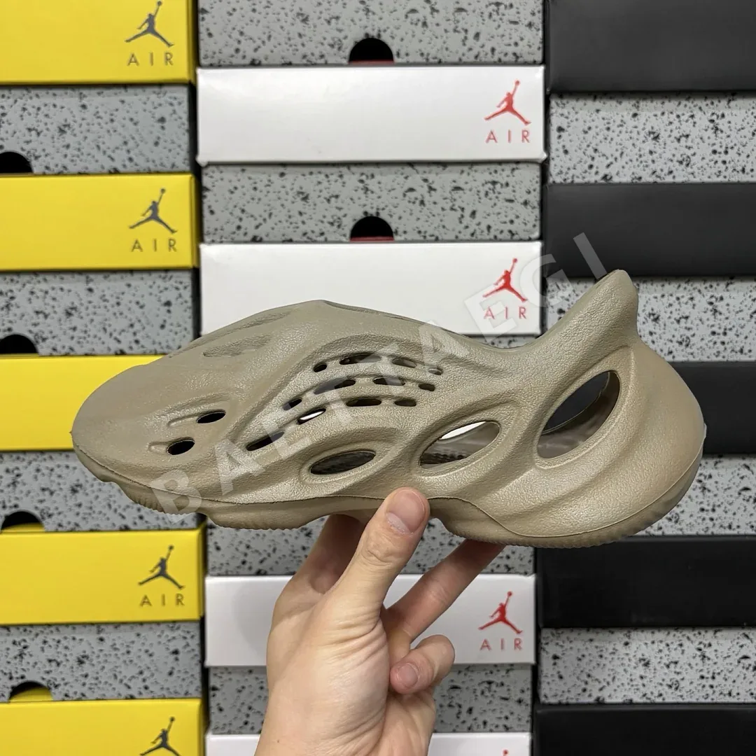 아디다스 [LW] 이지 폼 RNNR GX4472 200636 Adidas Yeezy Foam RNNR Stone Sage 상세 이미지 7