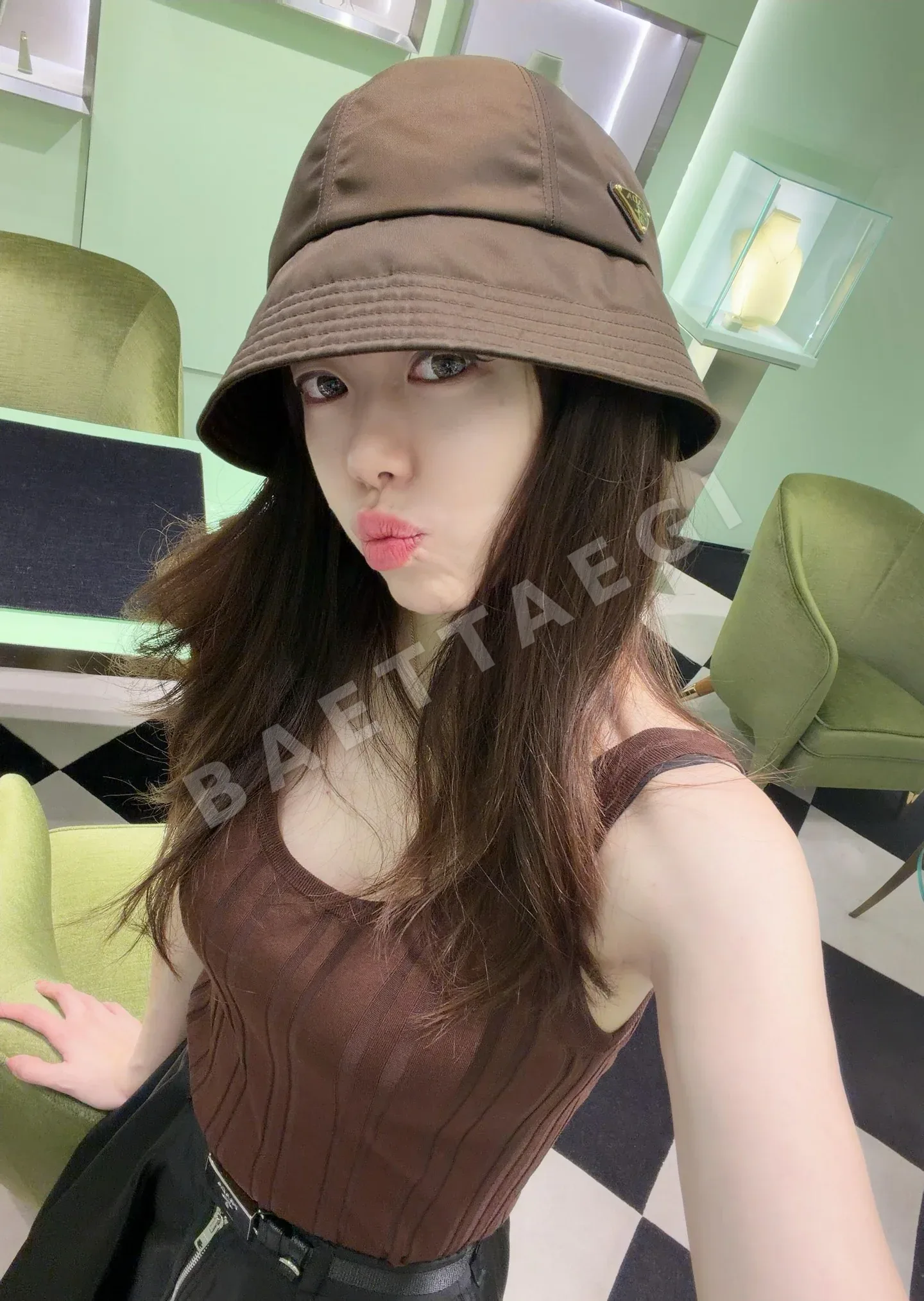 프라다 다크 브라운 세로 스트라이프 니트 베스트 상세 이미지 8