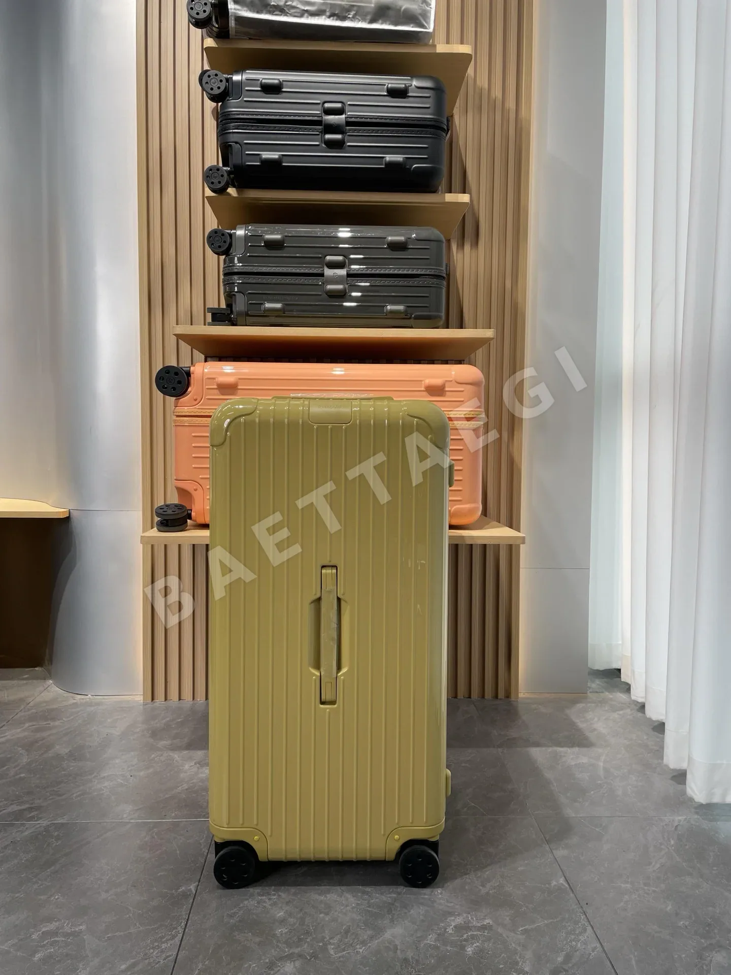 리모와 에센셜 터메릭 여행가방 20225