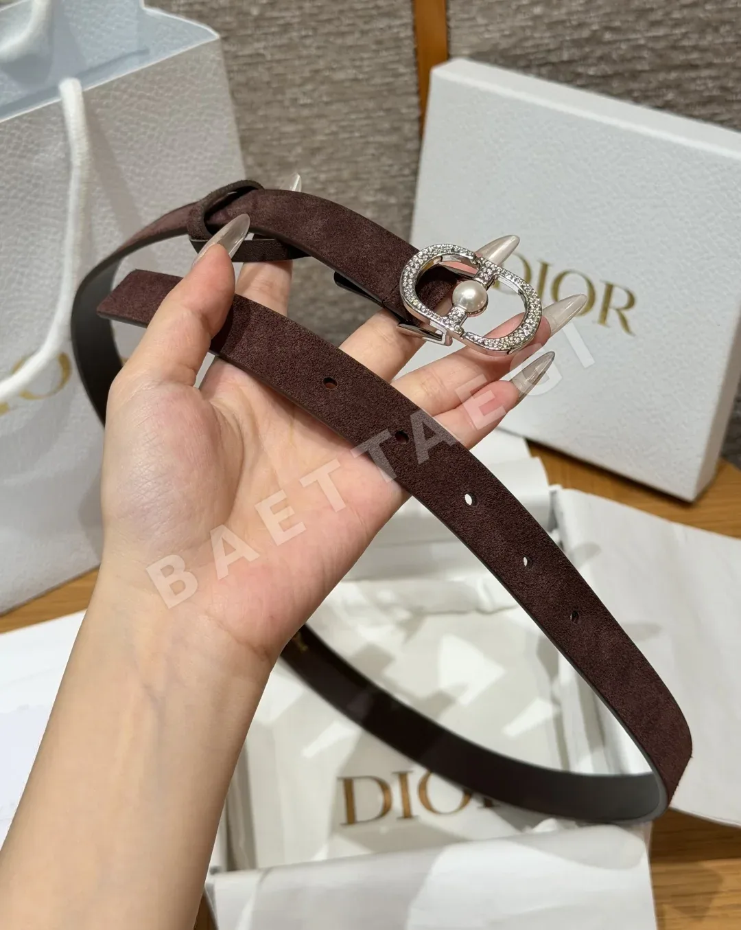 디올 스웨이드 다이아몬드 진주 장식 벨트 상세 이미지 4