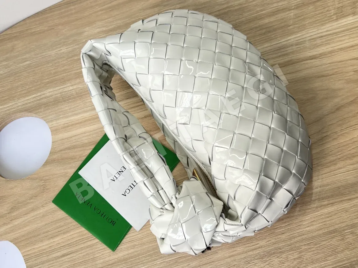 보테가베네타 페이턴트 레더 미니 조디 호보백 상세 이미지 2