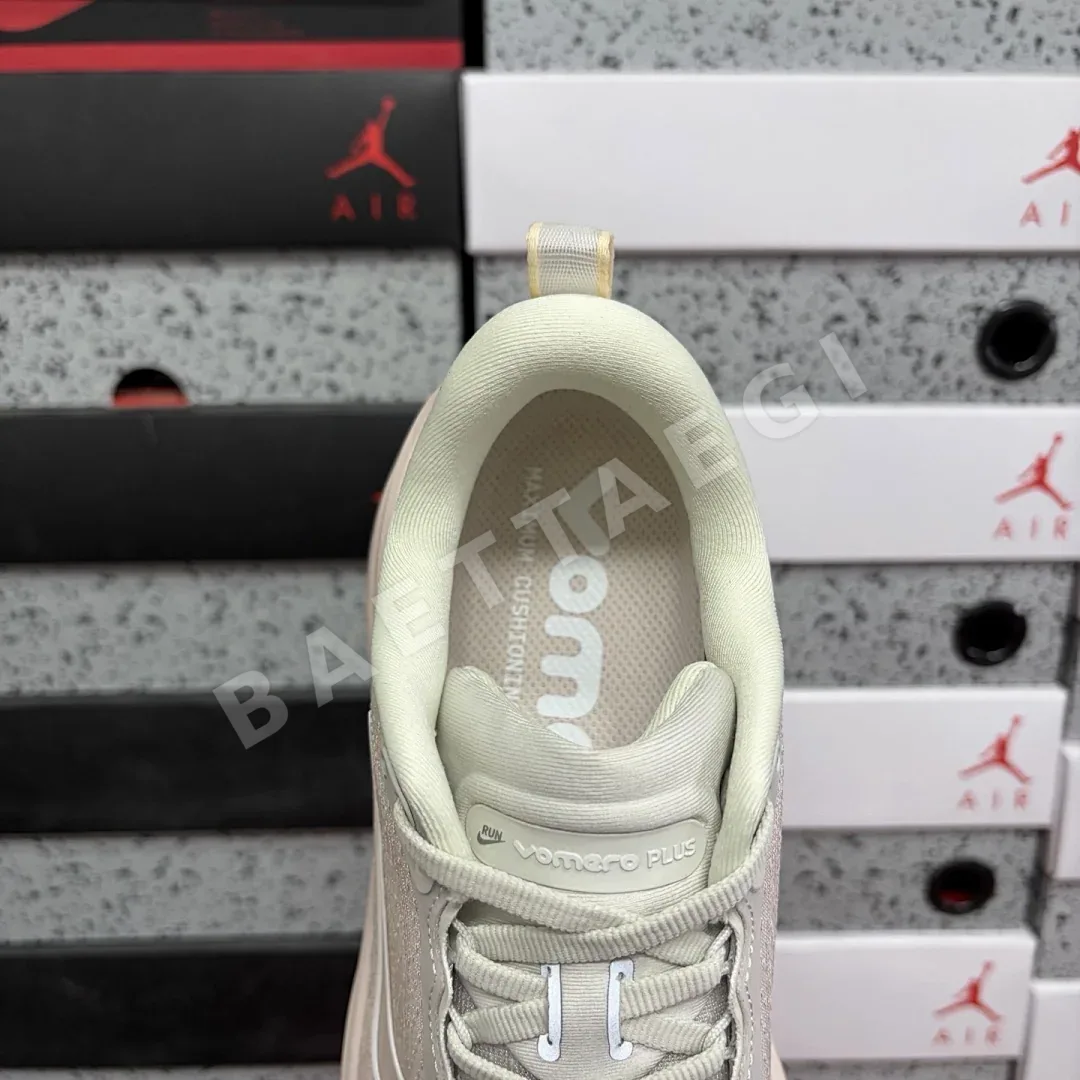 나이키 [GT] 보메로 플러스 HV8154-603 201153 Nike Vomero Plus Silt Red 상세 이미지 10
