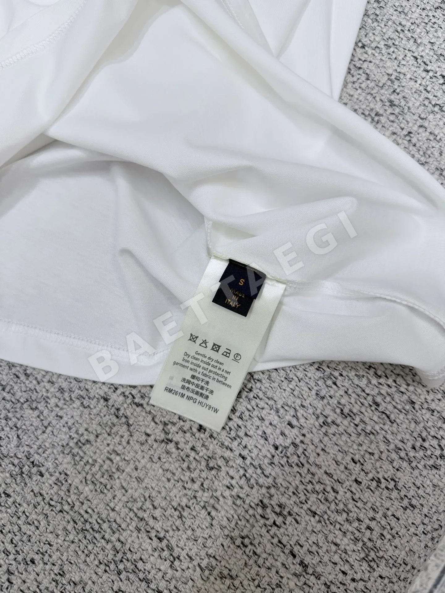 루이비통 코튼 자수 크루넥 반팔 티셔츠 상세 이미지 9