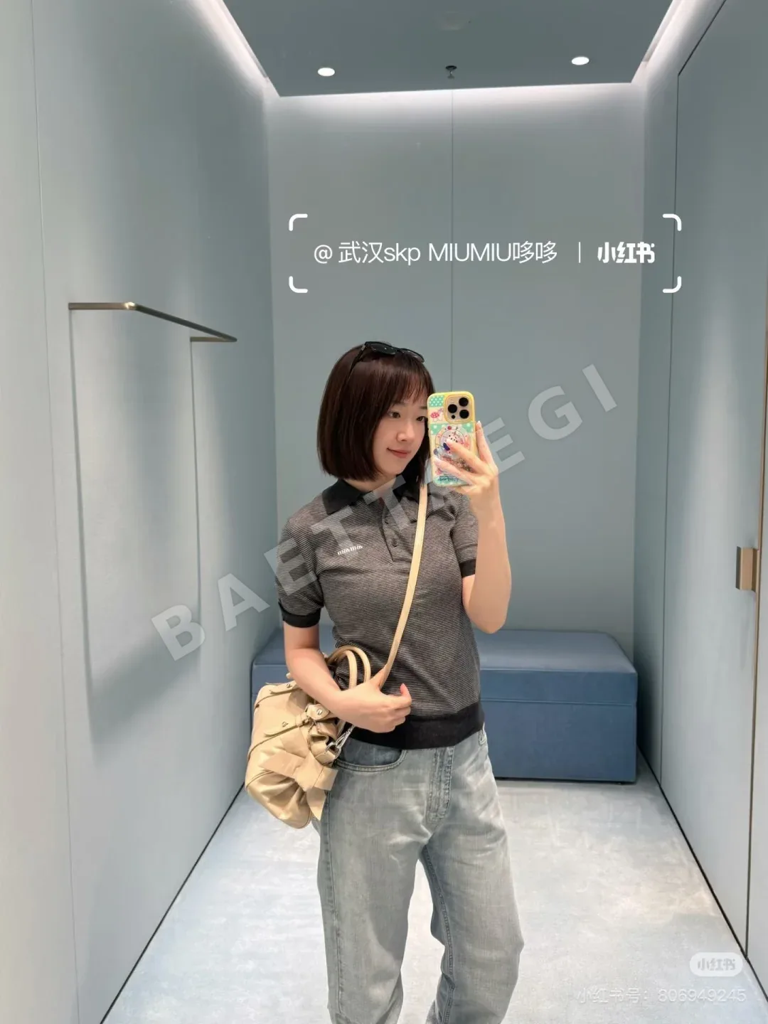 미우미우 그레이 스트라이프 카라 반팔 티셔츠 상세 이미지 9