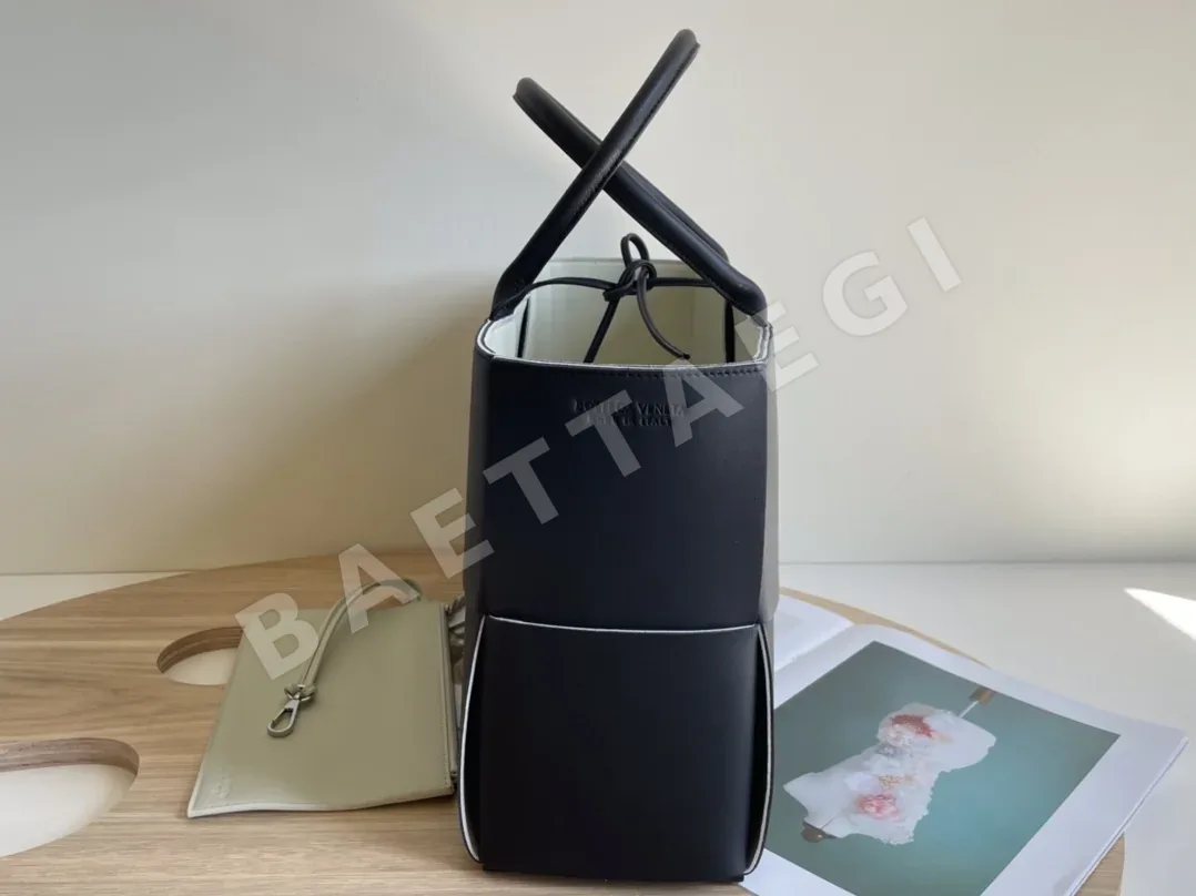 보테가베네타 가죽 숄더백 상세 이미지 2