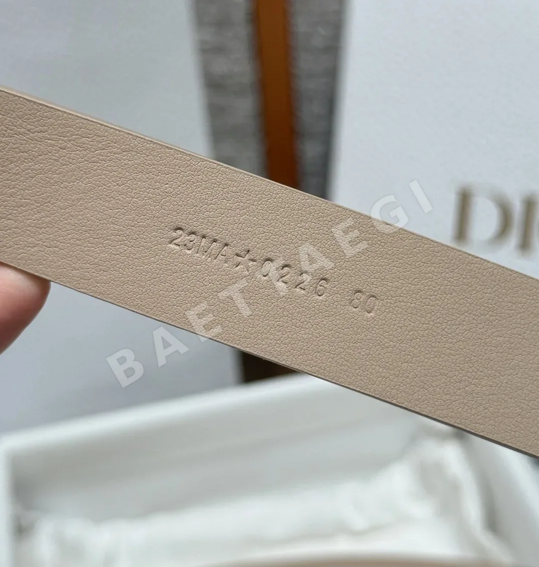 디올 메달리온 버클 소가죽 여성 벨트 상세 이미지 6