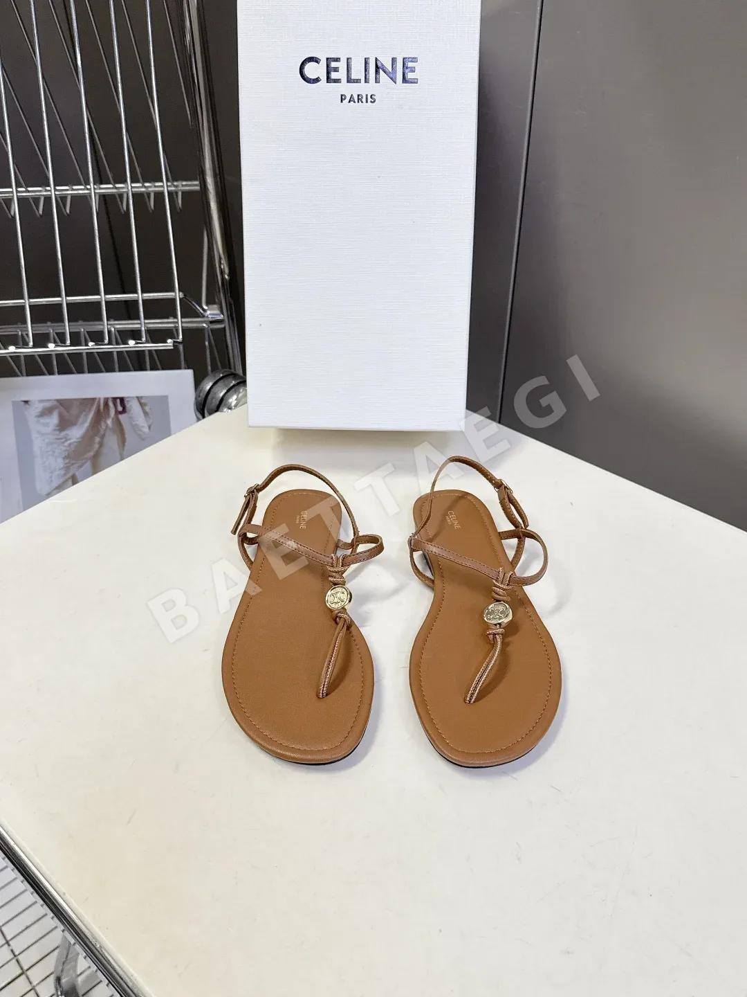 셀린느 개선문 비치 샌들 98382