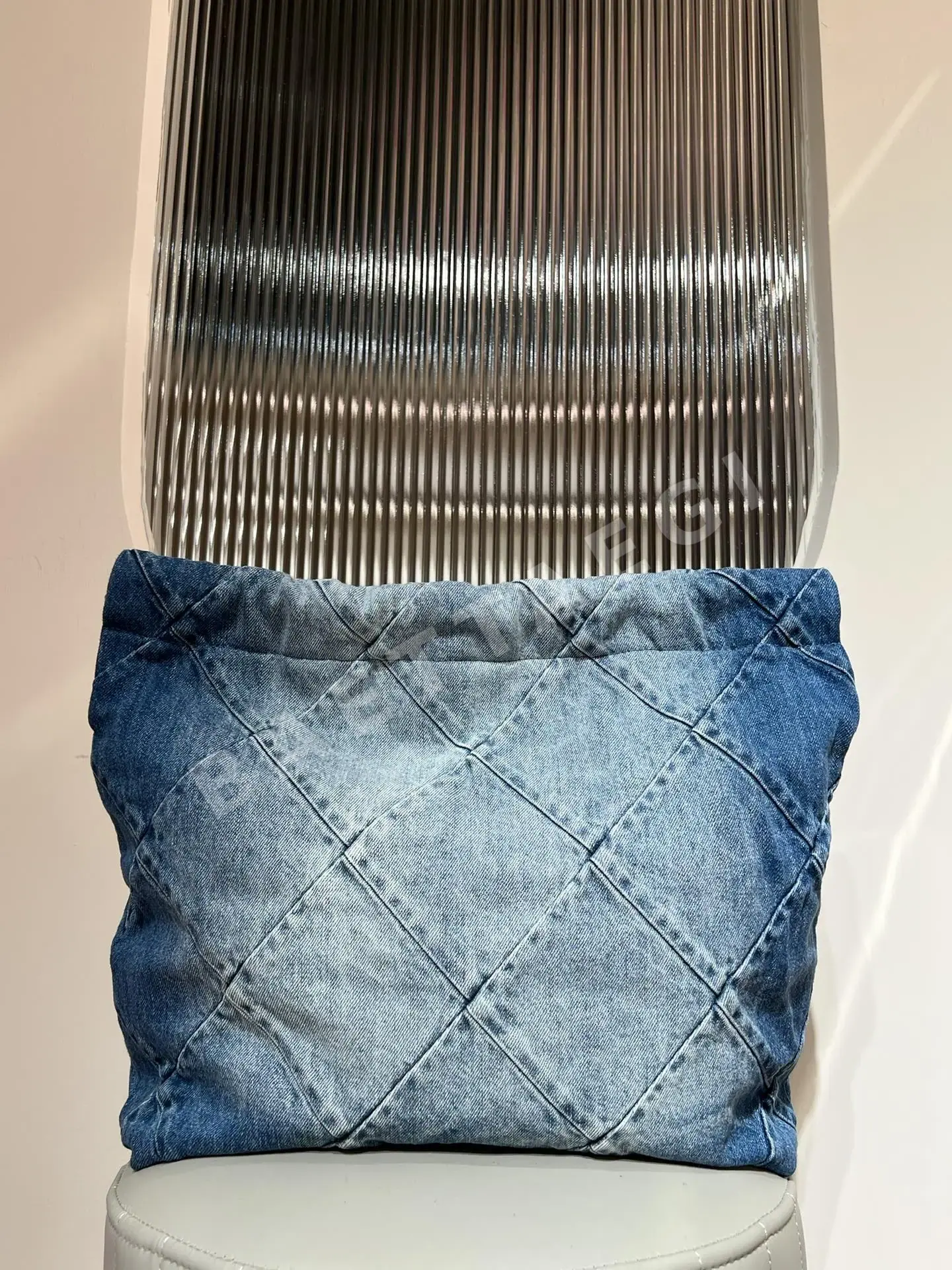 샤넬 데님 중형 가방 상세 이미지 6