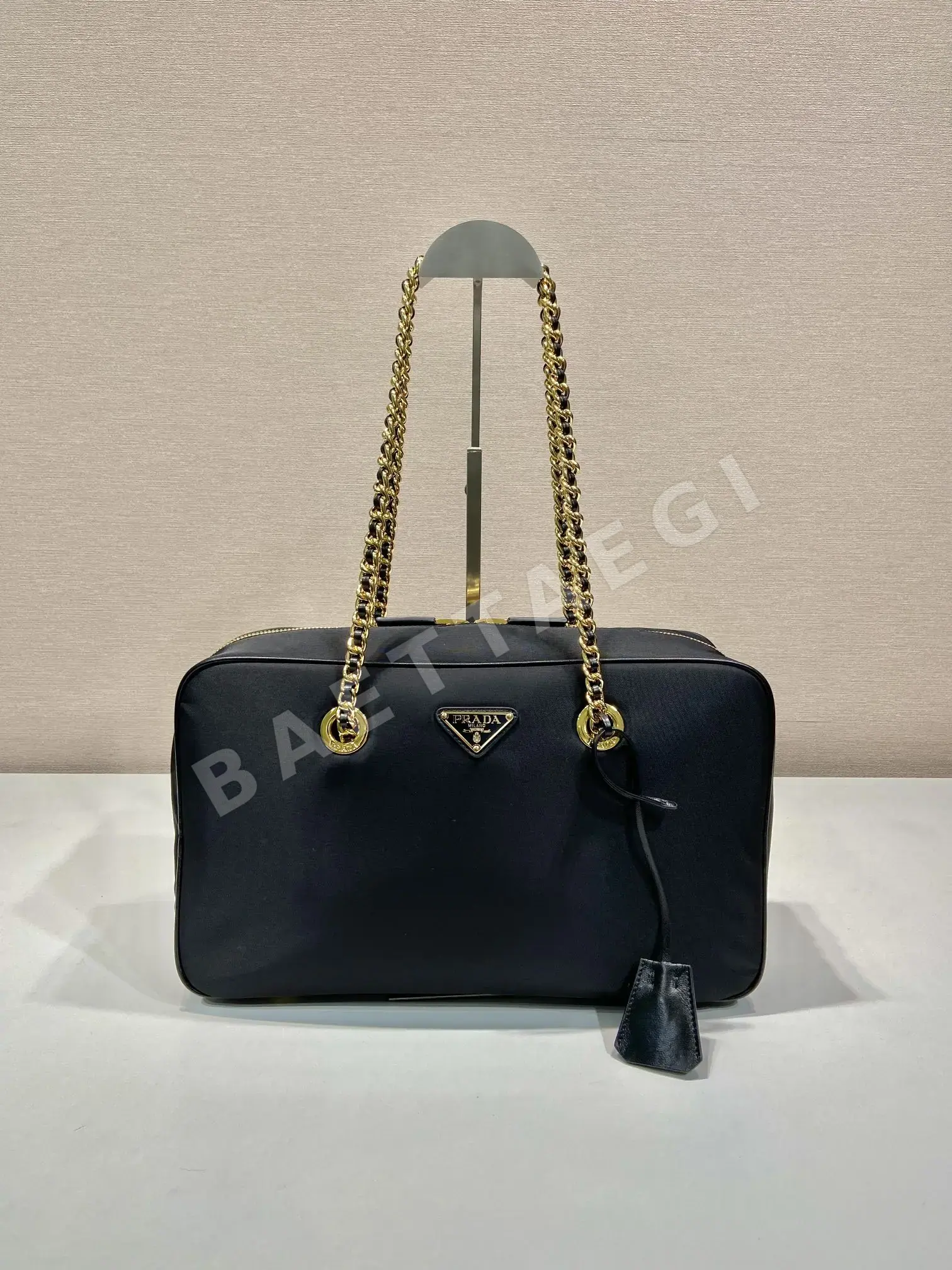 프라다 리사이클 나일론 체인 스트랩 크로스백 66365