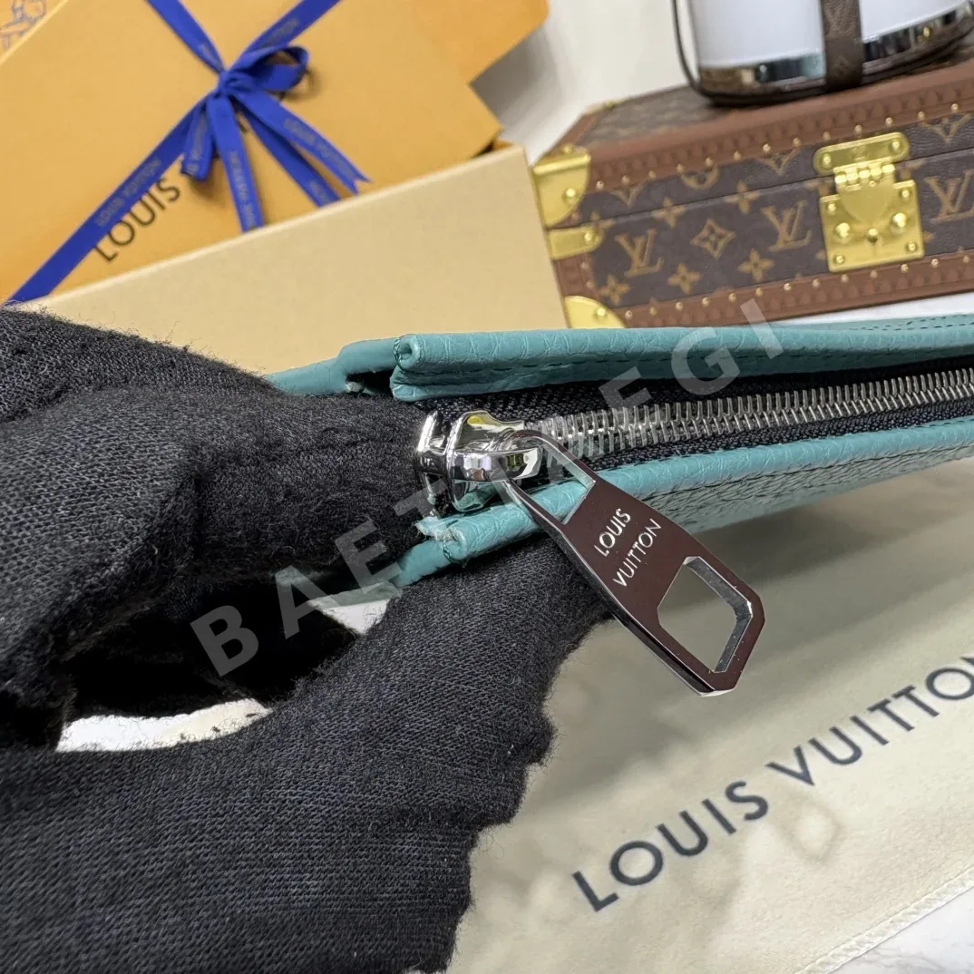 루이비통 모노그램 에클립스 POCHETTE VOYAGE 미디엄 핸드백 M61692 상세 이미지 6
