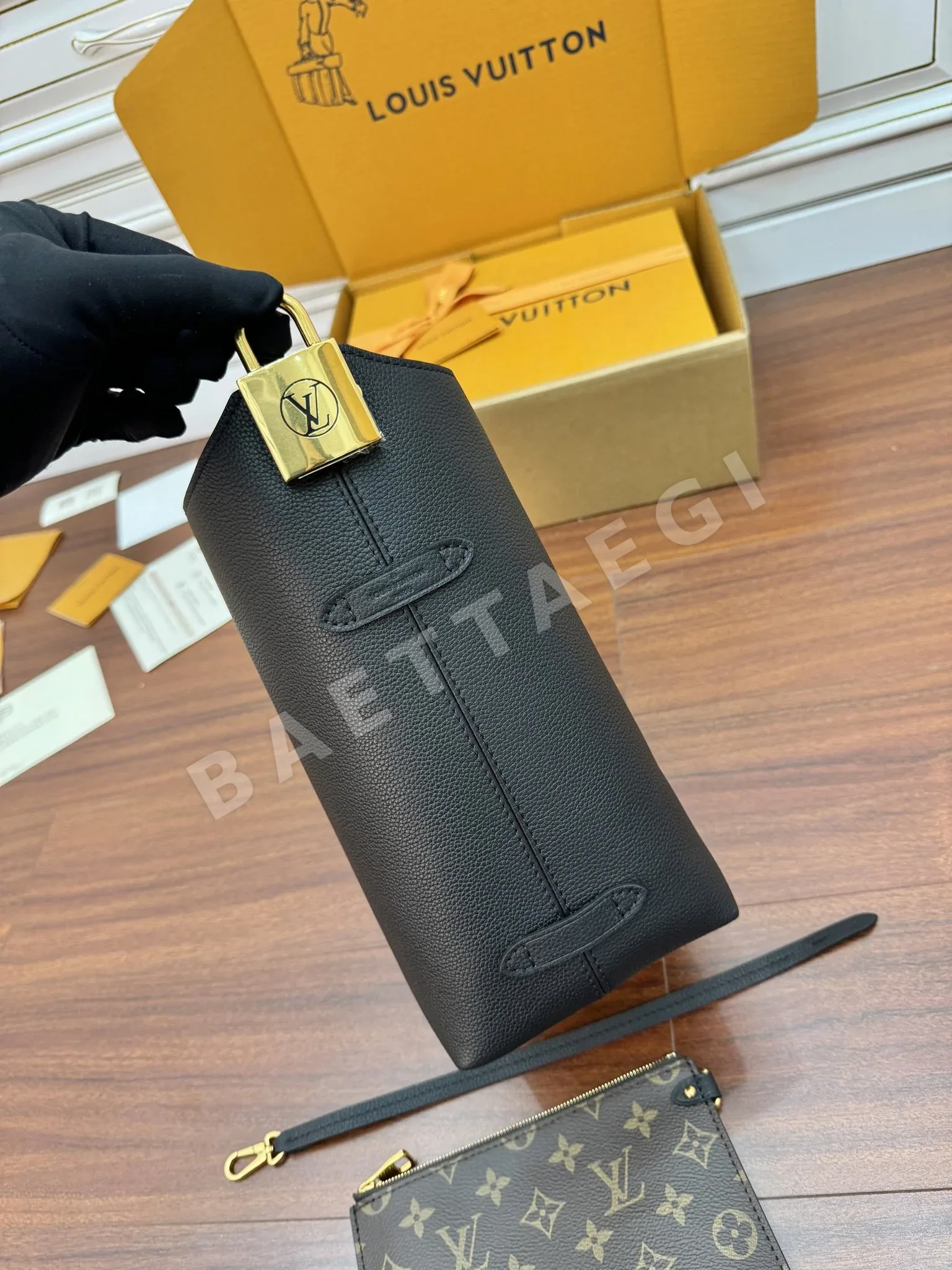 루이비통 M25352 가죽 가방 상세 이미지 8