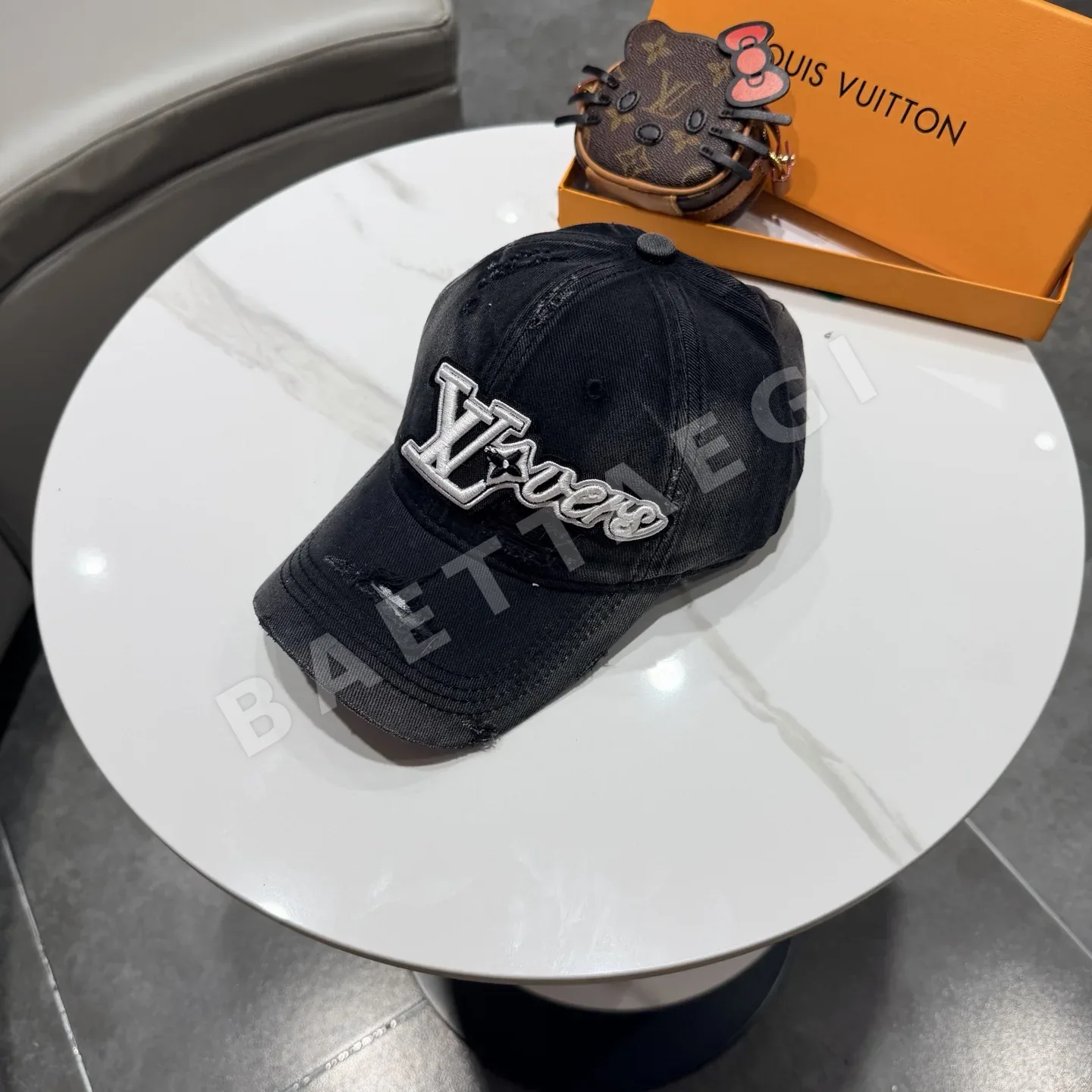 루이비통 LV 손상 가공 베이스볼캡 상세 이미지 3