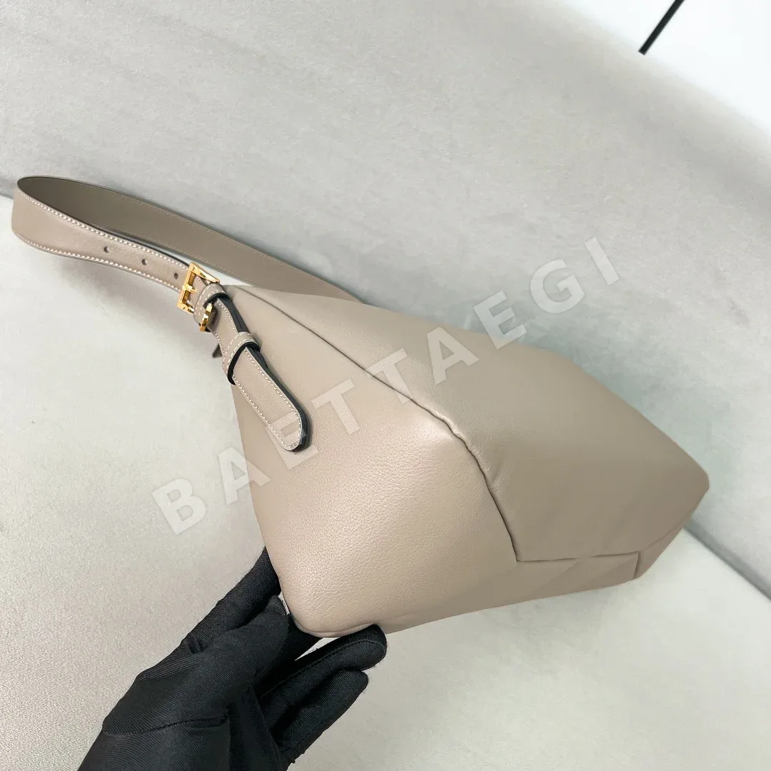 프라다 소가죽 호보 가방 1BC228 상세 이미지 7
