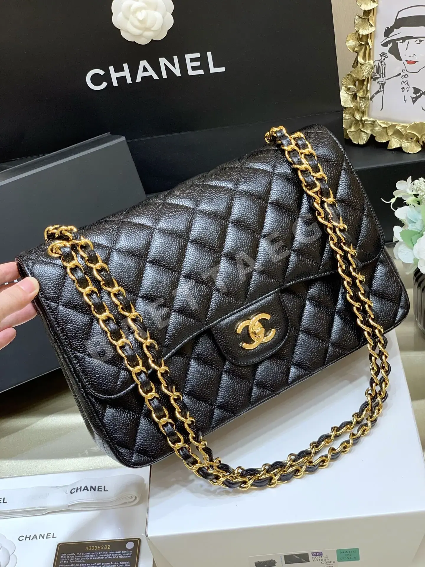 샤넬 점보 클래식 플랩백 가죽 가방 A58600 상세 이미지 2