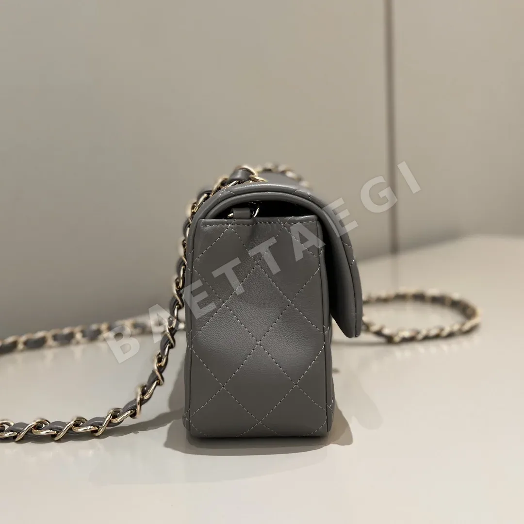 샤넬 클래식 플랩백 램스킨 가방 그레이 상세 이미지 3