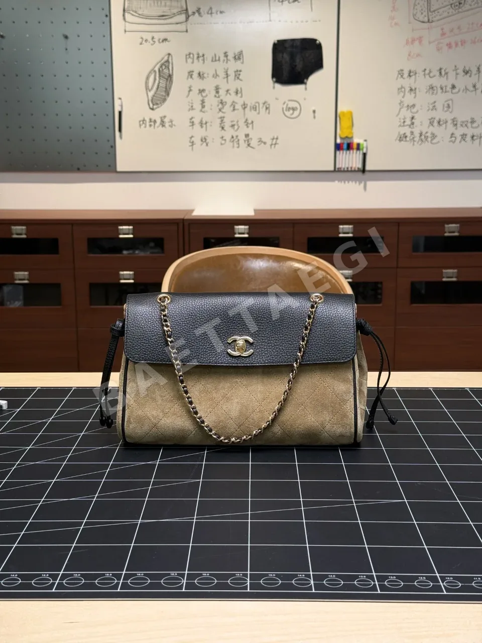 샤넬 26a 체인 바게트 가방 143454