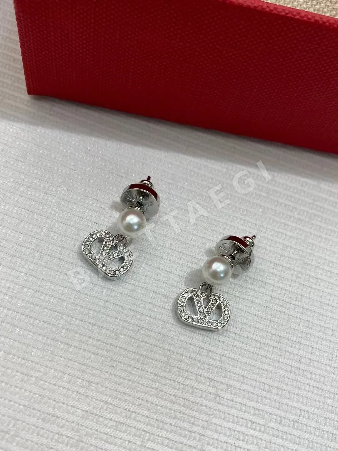 발렌티노 진주 장식 은색 귀걸이 상세 이미지 5