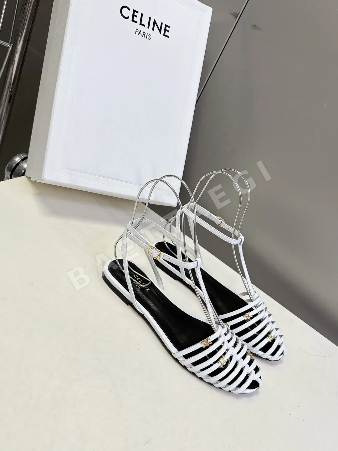 셀린느 로만 스타일 케이지 샌들 상세 이미지 2