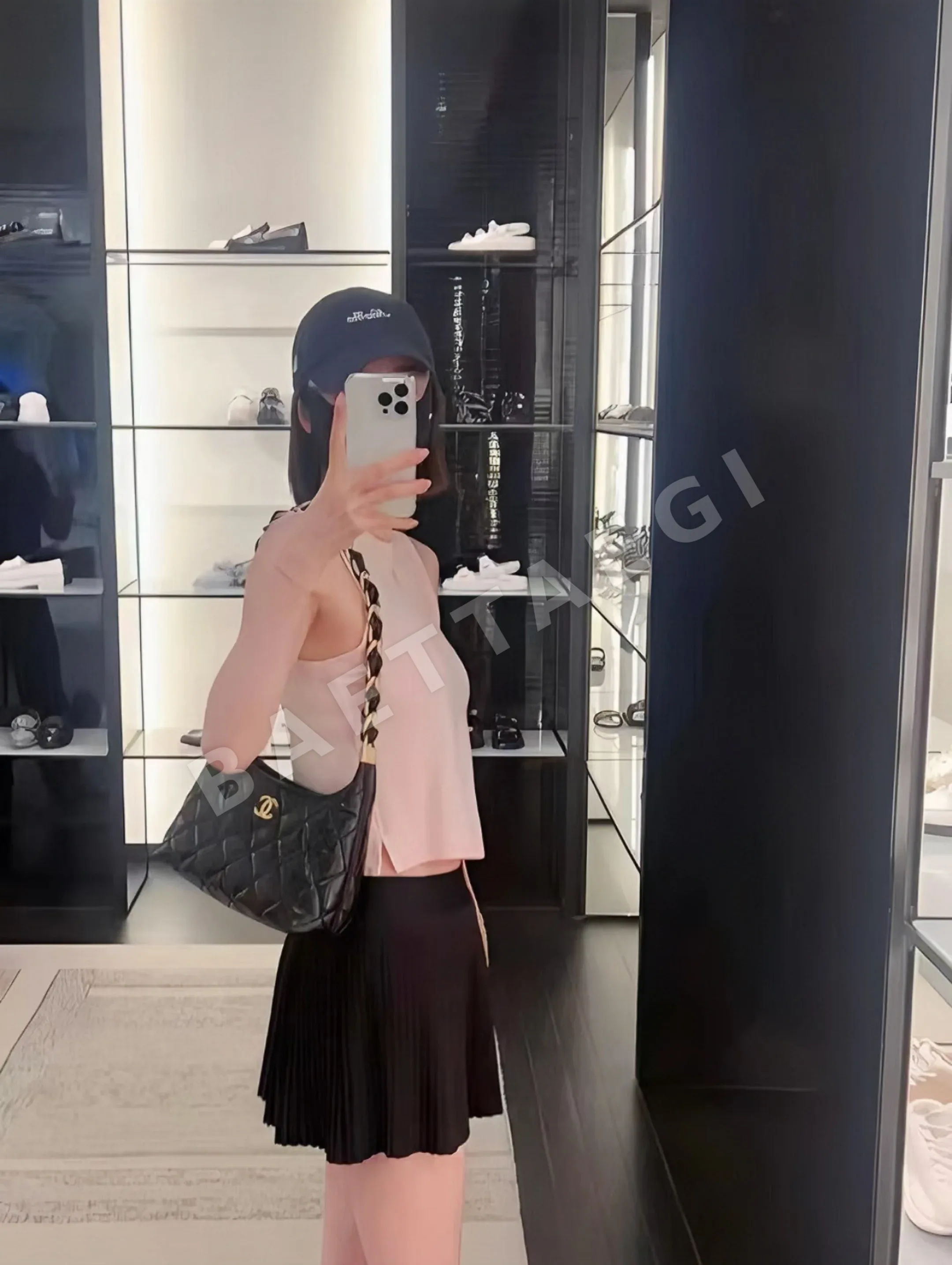 샤넬 미디움 블랙 숄더백 상세 이미지 5
