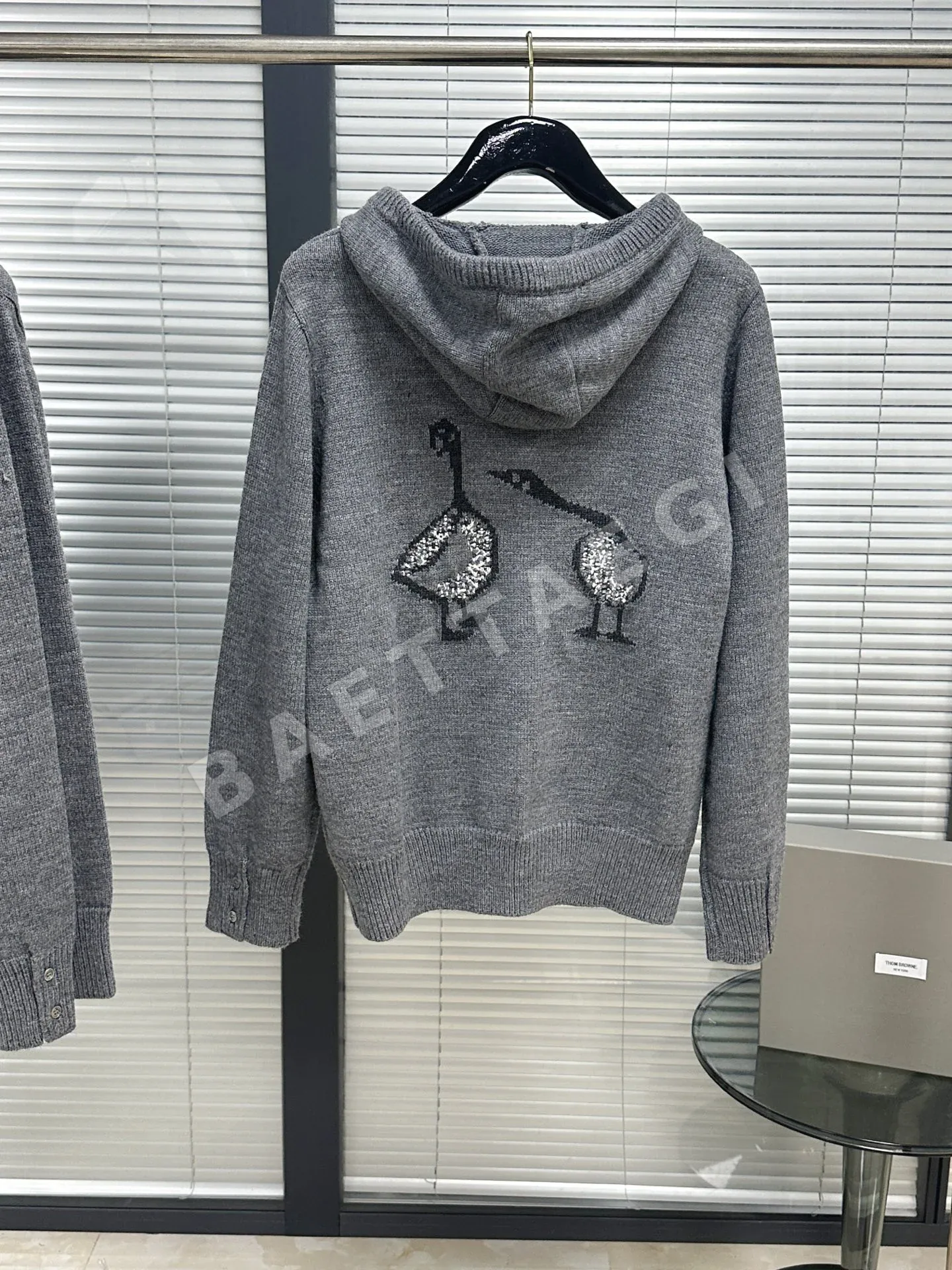 톰브라운 화이트 남성 후드 레플리카 46735 Thom Browne 상세 이미지 3